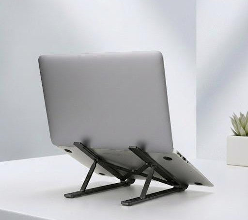 حامل الكمبيوتر المحمول قابل للتعديل وقابل للطي